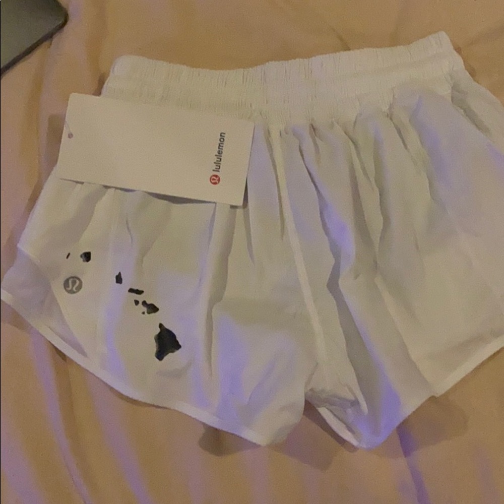Lululemon Aloha Hotty hot sports size 2 2.5in